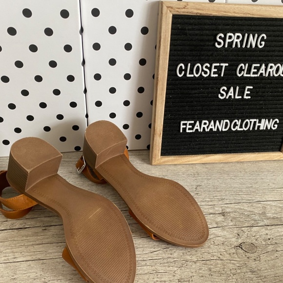 Steve Madden Women’s size 6 tan Sandal - Picture 2 of 2
